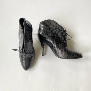 Vince Camuto Snake-like Lace up Ankle Shoes Sz 9M